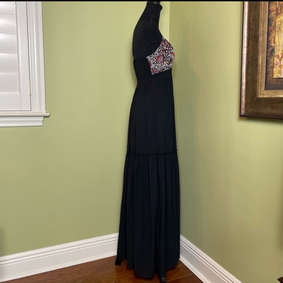 NWT Abercrombie and Fitch Floral Embroidered Maxi Dress - Picture 4 of 9